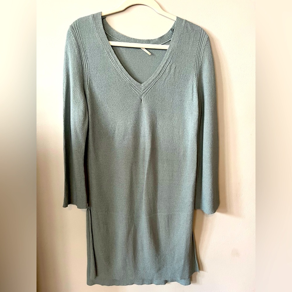 Free People light blue v neck tunic size medium